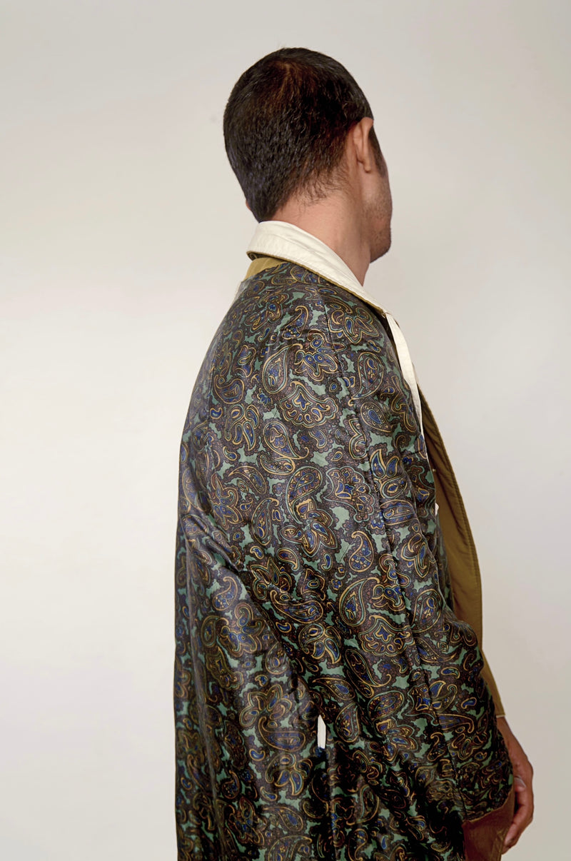 Chic Reversible Off-White Trench Coat with Green Collar and Paisley Print
Lining