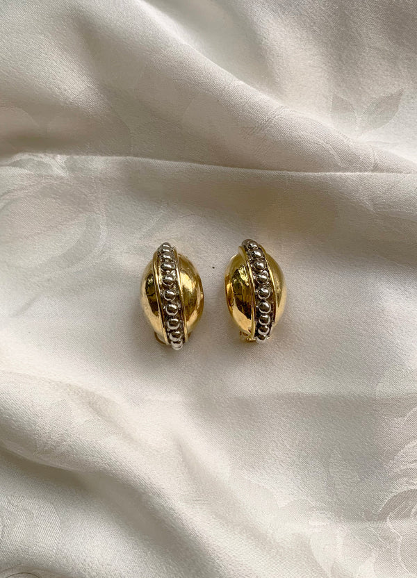 '90's Gold Clam Shaped Earring